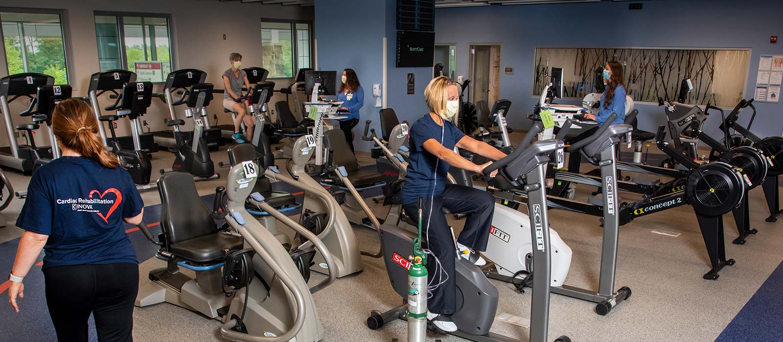 Patient rehab in gym